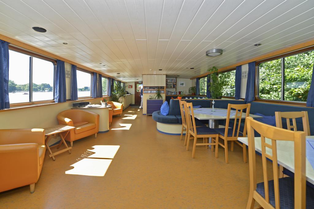 Ms Mecklenburg Hotelschiff Berlin Exterior photo